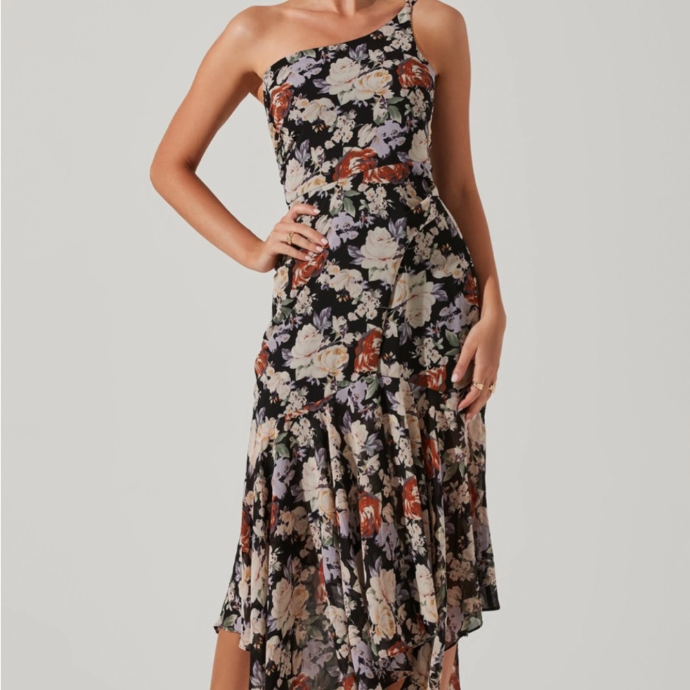 ASTR Label Floral One Shoulder Midi Dress